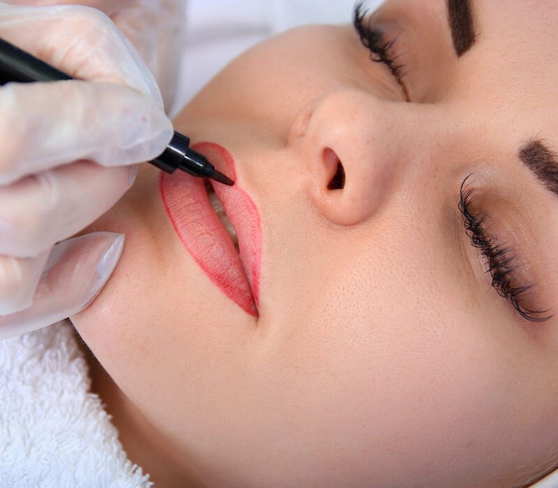 Lip Micropigmentation Procedure in Delhi